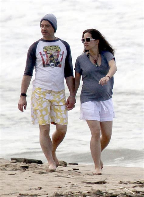 Robert Downey Jr And His Gorgeous Pregnant Wife Take Stroll On The Beach In Hawaii Robert Downey