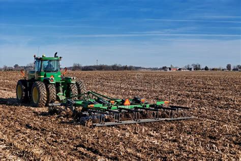 John Deere 9220 Tractor Pulling A John Deere 512 Disk Ripper Editorial Photography Image Of