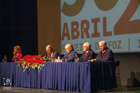 Tristeza E Esperan A Marcam As Comemora Es Do De Abril R Dio Foz