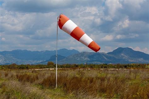 Venti Tempestosi Sferzano Parte Della Svizzera