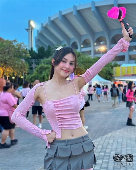 Ảnh Hoa Hậu Tiểu Vy Bikini Sexy Khoe Dáng Bỏng Mắt