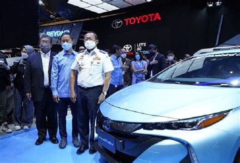 Bluebird Toyota Bersinergi Hadirkan Armada Taksi Ramah Lingkungan