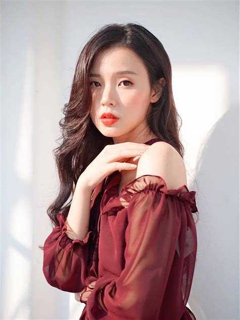 Cuộc sống của hot girl Midu sau khi chia tay thiếu gia Phan Thành