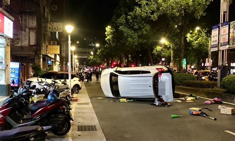 快訊 北市中山北路自小客追撞翻車 新北市議員張嘉玲受傷送醫