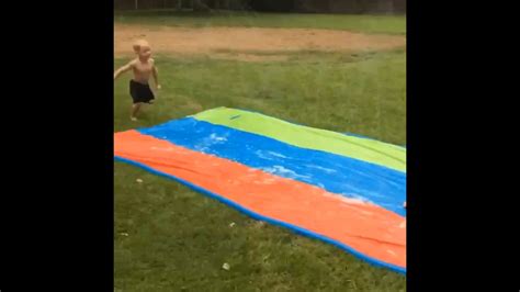 Slippery slide : r/KidsAreFuckingStupid