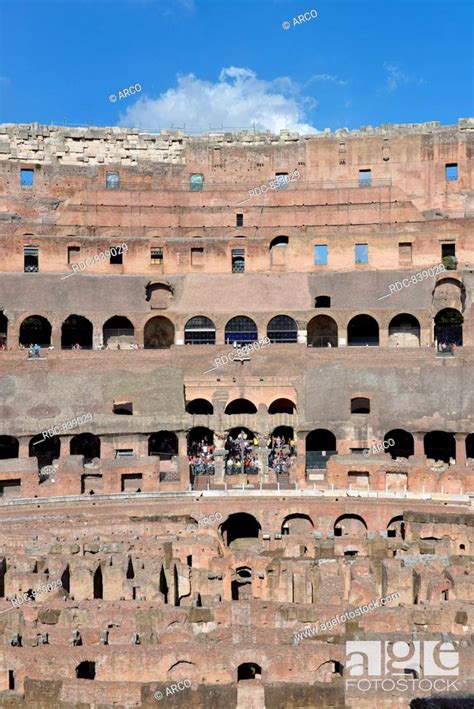 Kolosseum Piazza Del Colosseo Rom Italien Stock Photo Picture And