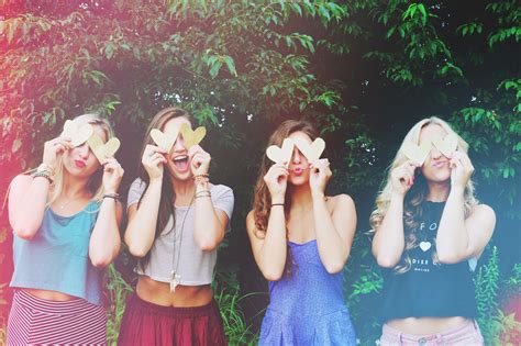 37 Impossibly Fun Best Friend Photography Ideas