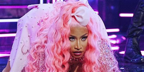 Pound The Alarm Nicki Minaj Returns To Vmas With Gloriously Raunchy