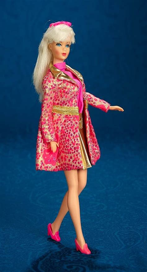 Mattel Inc USA Platinum Blonde Twist N Turn Barbie In Special