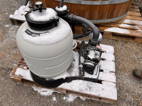 Badefass Hot Pot mit massiver Andeckung und Filteranlage Gebraucht in Bachs für CHF nur