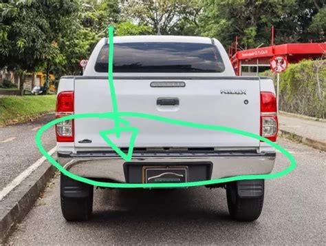 Platina Tapete Bomper Trasero Toyota Hilux 2012 2016