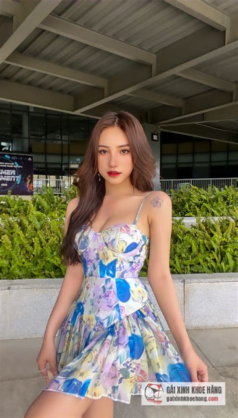 Hot girl Nguyễn Vân Anh khoe dáng chuẩn bằng đồ gợi cảm