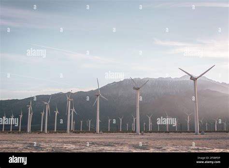 Windmills in Palm Springs, California Stock Photo - Alamy