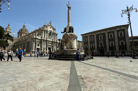 Piazza Del Duomo Di Catania Juzaphoto