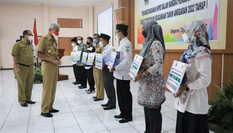 Pemprov Jateng Serahkan Dana Hibah Bidang Pendidikan Keagamaan Sebesar