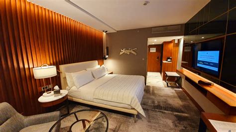 Review: Le Meridien Dubai Hotel, Still Retains The Glamour? - Wander Up Front