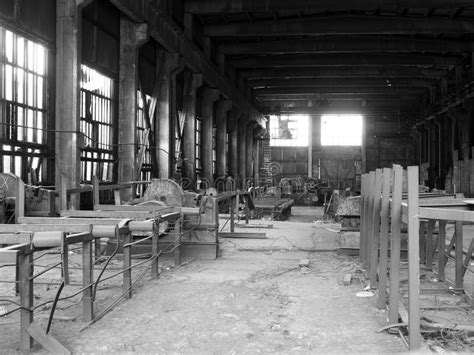 Crisis De La Producci N Vista De Una Tienda Abandonada De La F Brica