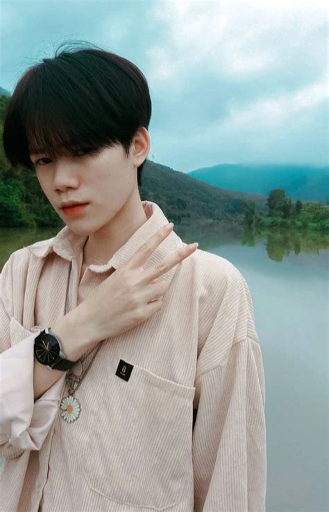 Hot boy 1 8 triệu follow để lộ nhan sắc sau lớp khẩu trang