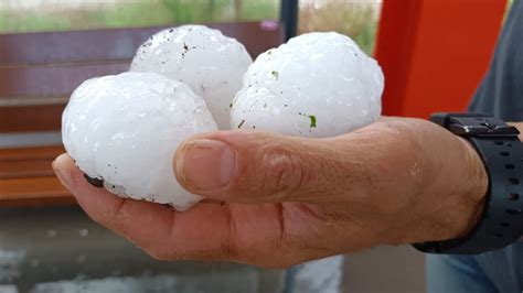 Muere Una Ni A Que Result Herida En Una Intensa Granizada En Girona