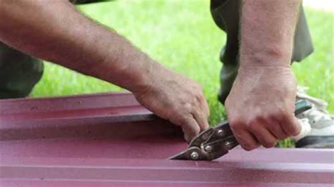 4 популярных способа резки металлочерепицы
