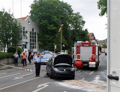 Auto Durchbricht Bei Kuriosem Unfall Parkhaus Schranke