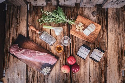 Schweinefilet mit Kräutern und gegrillten Nektarinen LivingBBQ de