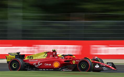 モンツァ・サーキットを周回するスクーデリア・フェラーリのカルロス・サインツ、2022年9月9日f1イタリアgpフリー走行 Formula1