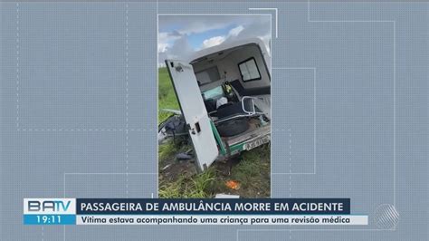 Idosa de 62 anos morre após ambulância bater de frente carro em