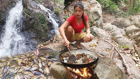 Survival In Forest Catch And Cook Shell For Survival Food Shell Hot