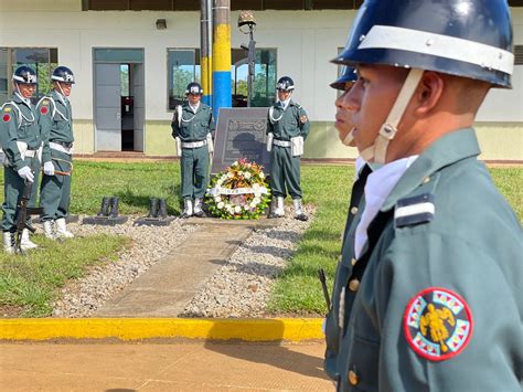 Cuarta División del Ejército Nacional on Twitter Con una ofrenda