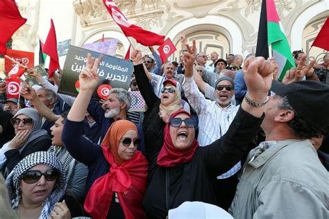 Tunisie Deux Chroniqueurs Et Une Avocate Arrêtés Pour Avoir Critiqué