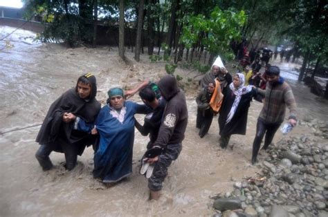 Photos Kashmir Under Water After Incessant Rains Flood