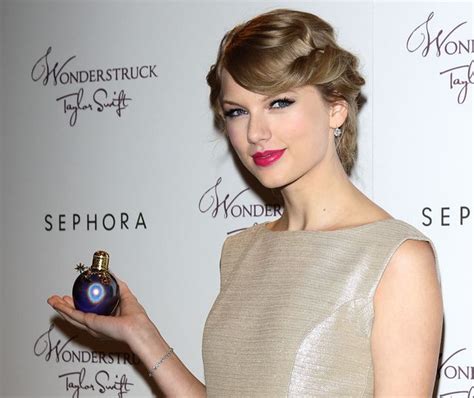 What Does Taylor Swift Smell Like ? Taylor Swift's Favorite Perfumes