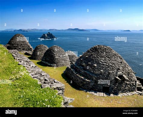 Beehive Huts Ireland High Resolution Stock Photography And Images Alamy