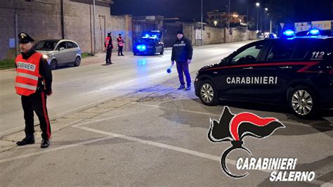 Capaccio Paestum Auto Inseguita Dai Carabinieri Si Schianta Contro Il