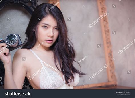 Sexy Beautiful Asian Woman Lingerie On库存照片1007361979 Shutterstock