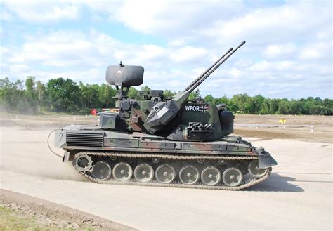 Flugabwehrpanzer Gepard der Bundeswehr w?hrend einer Vorf¸hrung Der ...