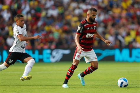 Thiago Maia pode trocar Flamengo pelo Corinthians Entenda cenário