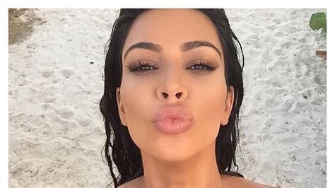 How Kim Kardashian West Gets the Perfectly Lit Selfie | Vogue