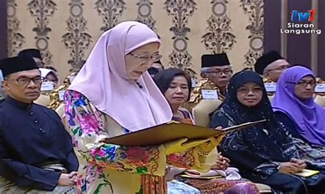 Wan Azizah Ketuai Upacara Angkat Sumpah 13 Menteri Kabinet