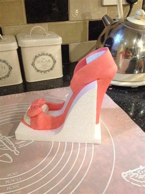 Pin By Amber Page On Cake Shoe Cakes Shoe Box Cake Fondant Shoe