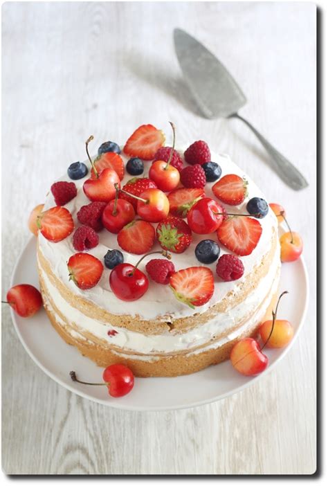 Naked cake aux fruits rouges gâteau à étages Savoirs et saveurs