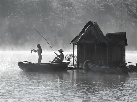 Đôi trẻ chụp ảnh cưới nude ở hồ Tuyền Lâm có đáng bị lên án