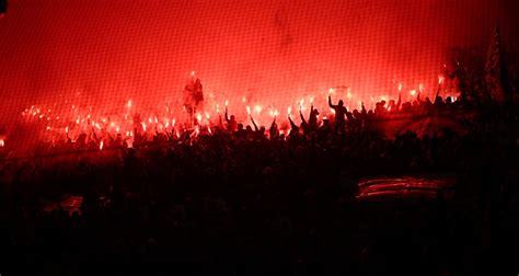 Om Troyes Les Supporters Mettent Encore Le Feu Une Demi Heure Après La Fin