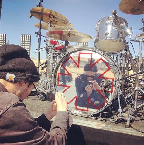 In Pictures Red Hot Chili Peppers Rock Egypt S Pyramids Scoop Empire