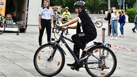 Schule aber sicher Verkehrswacht Göttingen bei Fest im Jahnstadion