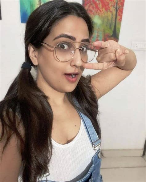 Tollywood Anchor Manjusha Cute Photos Actress Album