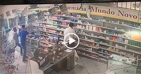 V Deo Dupla Atira Contra Comerciante Durante Tentativa De Roubo A