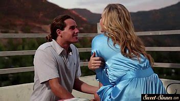 MILF madrastra montando polla después de una felación XVIDEOS