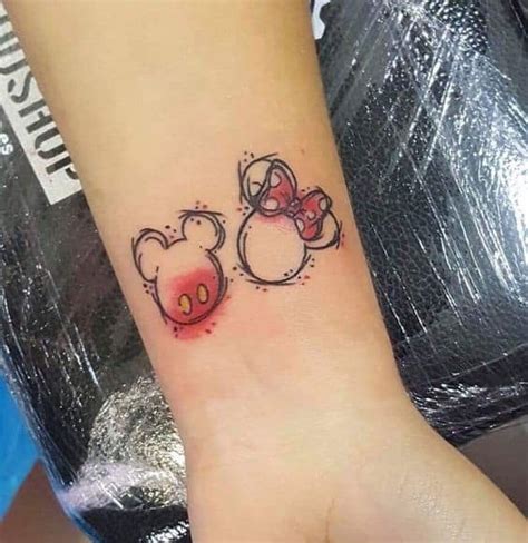 Tatuagem do Mickey e da Minnie 37 Inspirações fofas e charmosas